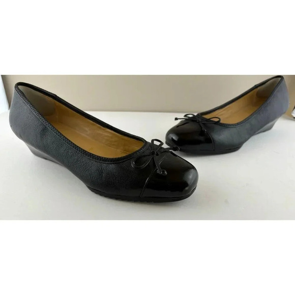 Trotters Lilly Cap Toe Pumps Black Leather Wedge Heels Size 10.5 M Bow Detail - Picture 2 of 12